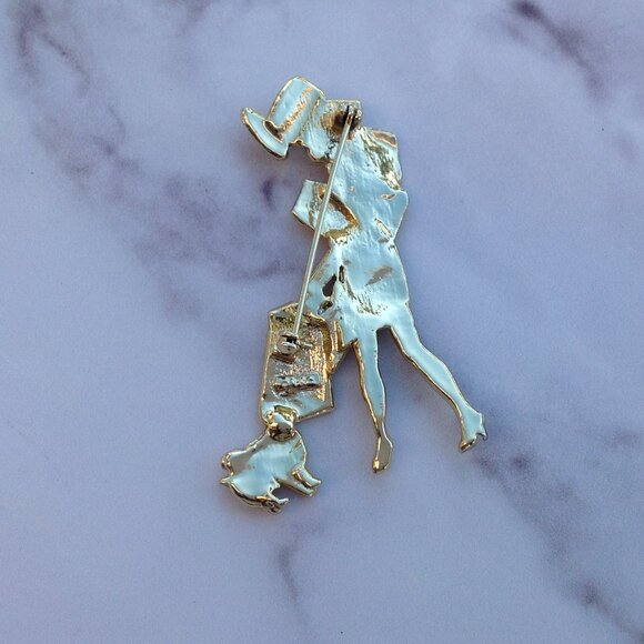 Christmas Brooch High Heeled Lady Struggles w Dog & Multiple Gift Boxes Vintage - Picture 5 of 8